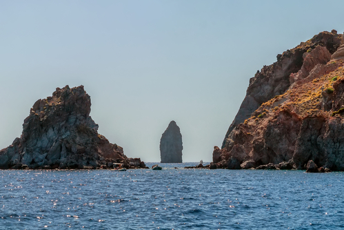 Scoprire in barca Vulcano, perla delle Eolie
